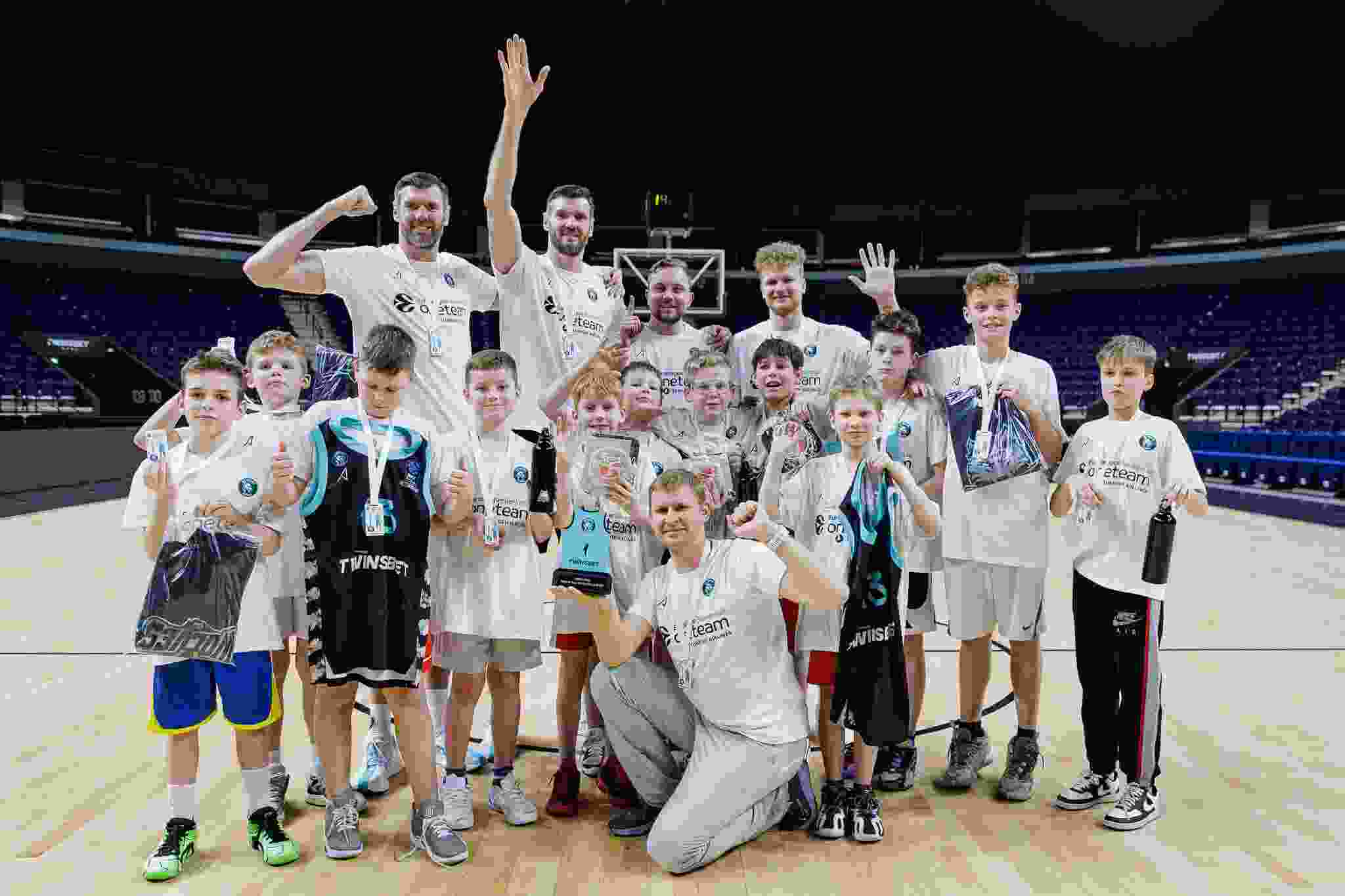 „One Team“ projektas užbaigtas krepšinio turnyru