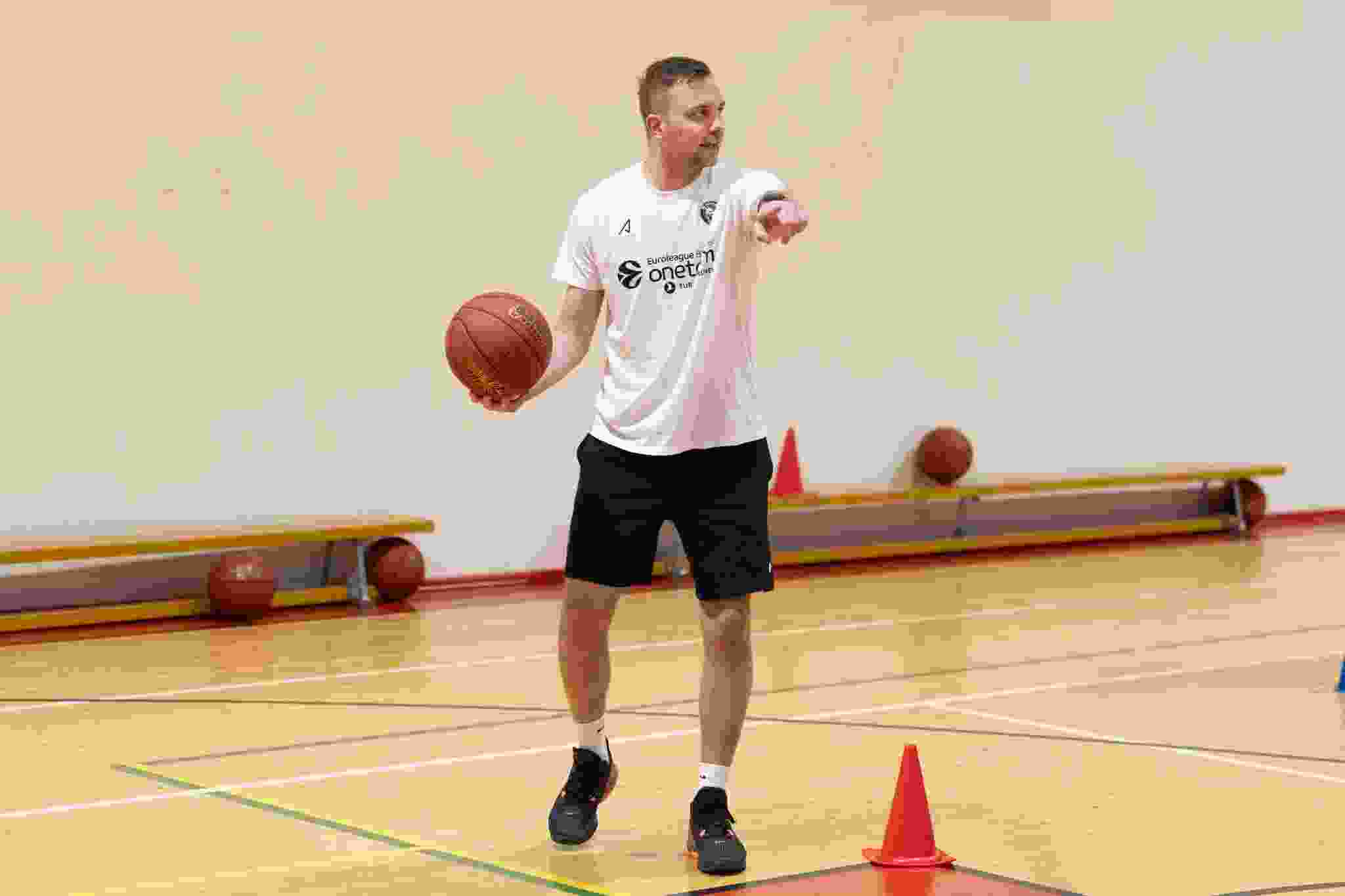 „Wolves Twinsbet“ atstovas dalinosi patirtimi su Kauno kolegijos studentais